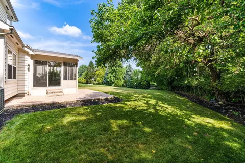 Exterior - 7672 Tullymore Dr, Dublin, OH 43016 photo 8 of 19