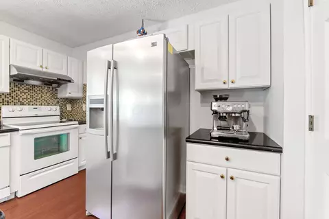 Kitchen - 7672 Tullymore Dr, Dublin, OH 43016 photo 6 of 7