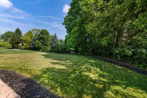 Exterior - 7672 Tullymore Dr, Dublin, OH 43016 photo 11 of 19