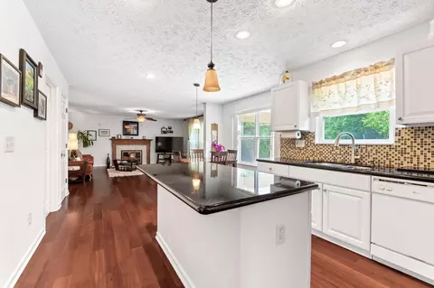 Kitchen - 7672 Tullymore Dr, Dublin, OH 43016 photo 7 of 7