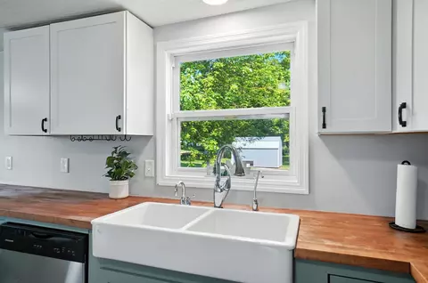 Kitchen - 8897 Spain St S, Irwin, OH 43029 photo 4 of 8