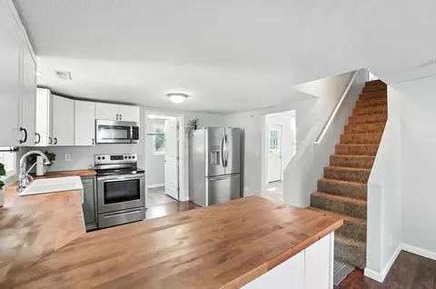 Kitchen - 8897 Spain St S, Irwin, OH 43029 photo 7 of 8