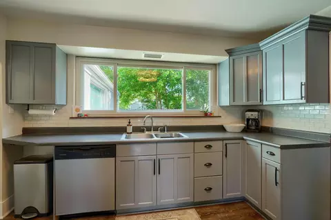Kitchen - 162 Watt St, Circleville, OH 43113 photo 3 of 5