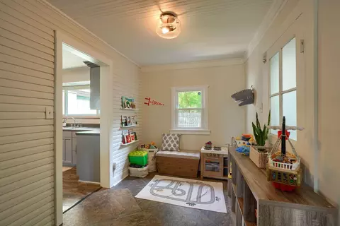Entry Way - 162 Watt St, Circleville, OH 43113 photo 5 of 7
