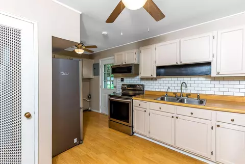 Kitchen - 985 Bucknell Rd, Columbus, OH 43213 photo 1 of 4