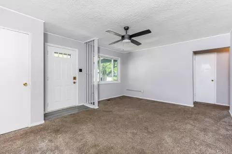 Living - 985 Bucknell Rd, Columbus, OH 43213 photo 2 of 2