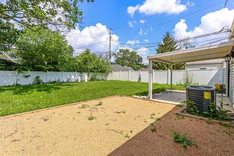 Exterior - 985 Bucknell Rd, Columbus, OH 43213 photo 5 of 12