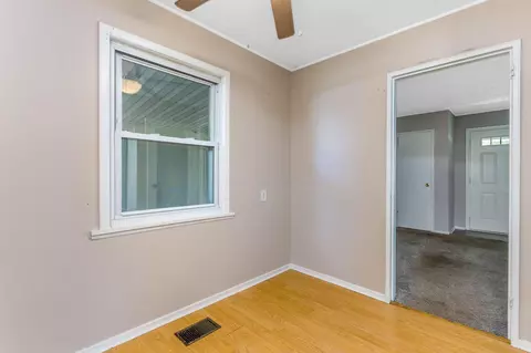 Entry Way - 985 Bucknell Rd, Columbus, OH 43213 photo 3 of 4