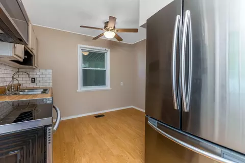 Kitchen - 985 Bucknell Rd, Columbus, OH 43213 photo 4 of 4