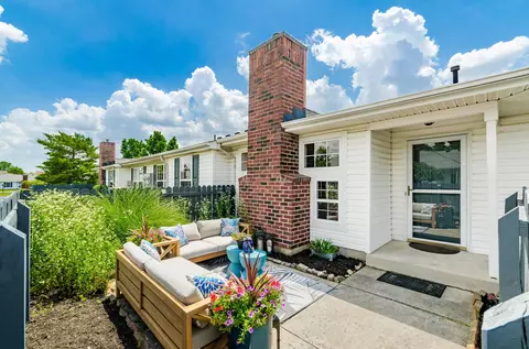 8368 Sable Crossing Dr, Columbus, OH 43240