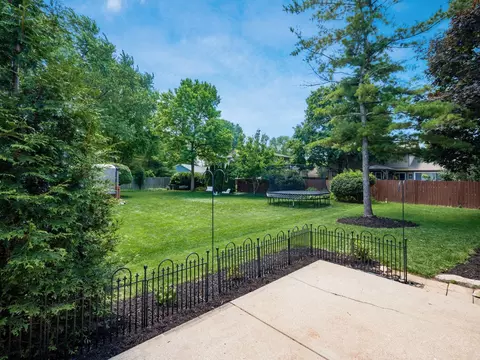 Exterior - 2247 Sonnington Dr, Dublin, OH 43016 photo 6 of 12