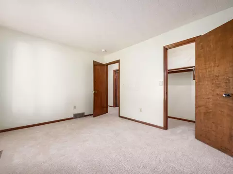 Bedroom - 2247 Sonnington Dr, Dublin, OH 43016 photo 4 of 10
