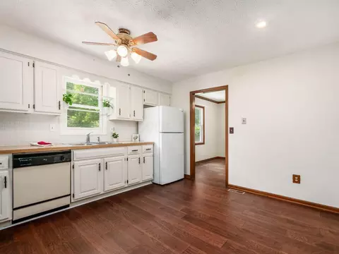 Kitchen - 2247 Sonnington Dr, Dublin, OH 43016 photo 4 of 4