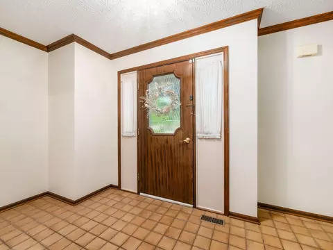 Entry Way - 2247 Sonnington Dr, Dublin, OH 43016 photo 2 of 3