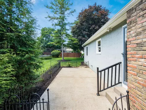 Exterior - 2247 Sonnington Dr, Dublin, OH 43016 photo 5 of 12