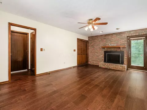 Living - 2247 Sonnington Dr, Dublin, OH 43016 photo 7 of 9