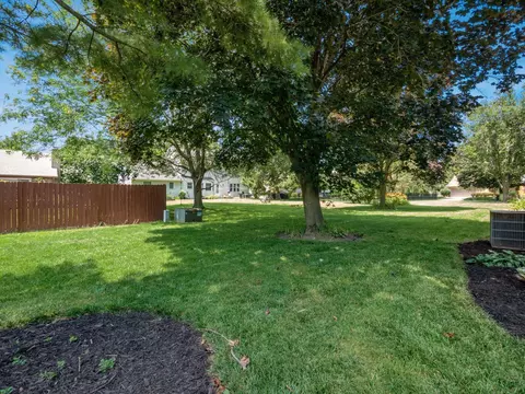 Exterior - 2247 Sonnington Dr, Dublin, OH 43016 photo 7 of 12