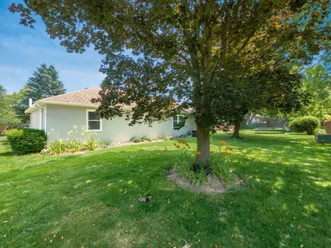 Exterior - 2247 Sonnington Dr, Dublin, OH 43016 photo 11 of 12