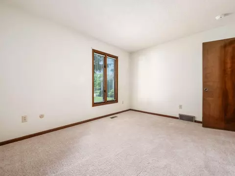 Bedroom - 2247 Sonnington Dr, Dublin, OH 43016 photo 3 of 10