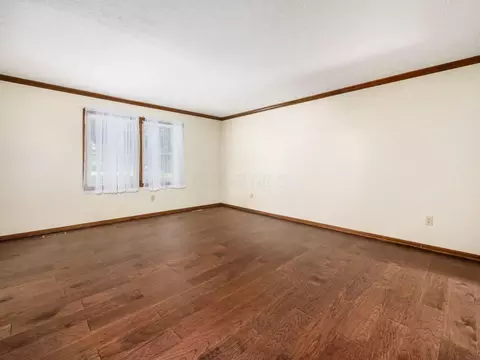 Living - 2247 Sonnington Dr, Dublin, OH 43016 photo 2 of 9