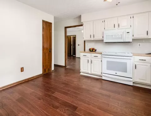 Kitchen - 2247 Sonnington Dr, Dublin, OH 43016 photo 1 of 4