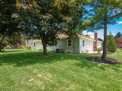 Exterior - 2247 Sonnington Dr, Dublin, OH 43016 photo 9 of 12
