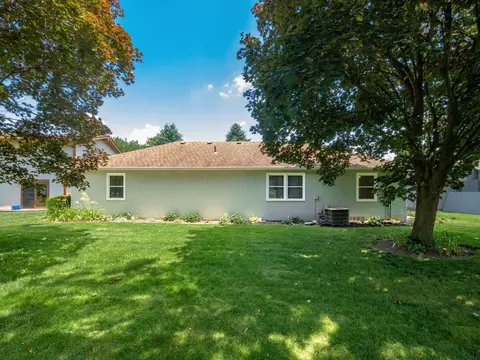 Exterior - 2247 Sonnington Dr, Dublin, OH 43016 photo 10 of 12