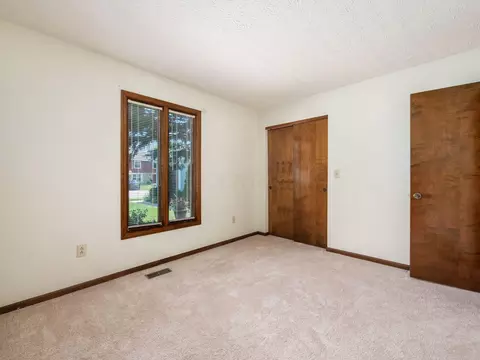 Bedroom - 2247 Sonnington Dr, Dublin, OH 43016 photo 9 of 10