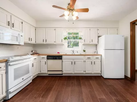 Kitchen - 2247 Sonnington Dr, Dublin, OH 43016 photo 3 of 4