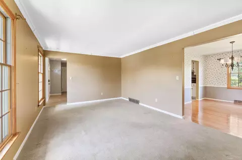 Living - 3696 Klibreck Dr, Columbus, OH 43228 photo 5 of 8