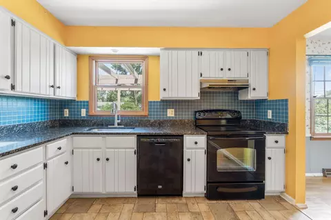 Kitchen - 3696 Klibreck Dr, Columbus, OH 43228 photo 2 of 3