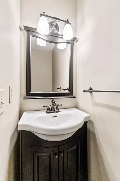 Bath - 3696 Klibreck Dr, Columbus, OH 43228 photo 1 of 6