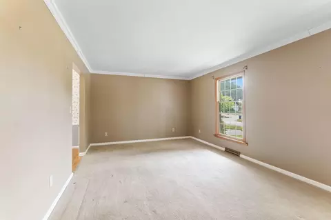 Living - 3696 Klibreck Dr, Columbus, OH 43228 photo 2 of 8