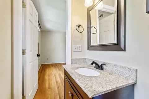 Bath - 3696 Klibreck Dr, Columbus, OH 43228 photo 4 of 6