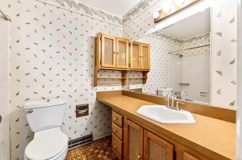 Bath - 3696 Klibreck Dr, Columbus, OH 43228 photo 5 of 6