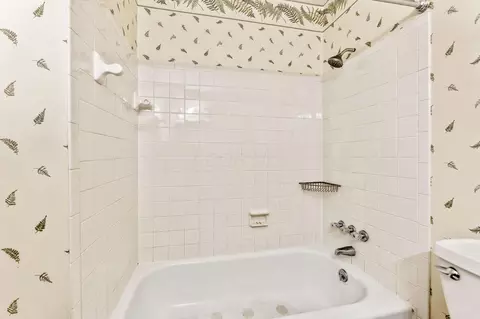 Bath - 3696 Klibreck Dr, Columbus, OH 43228 photo 6 of 6