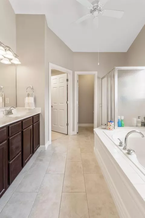 Bath - 13191 Brandon Cir, Pickerington, OH 43147 photo 5 of 12