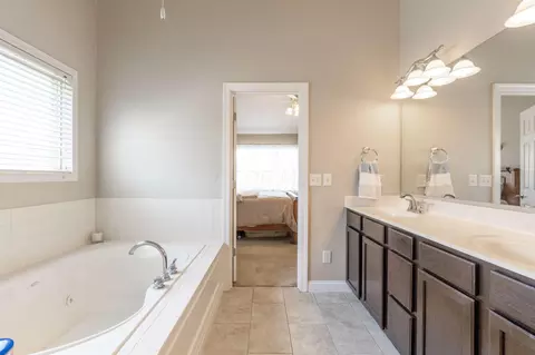 Bath - 13191 Brandon Cir, Pickerington, OH 43147 photo 8 of 12