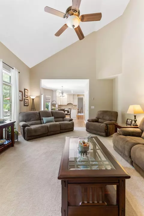 Living - 13191 Brandon Cir, Pickerington, OH 43147 photo 9 of 10