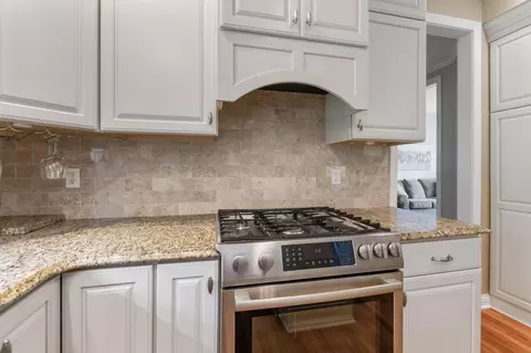 Kitchen - 13191 Brandon Cir, Pickerington, OH 43147 photo 4 of 7