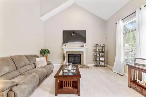 Living - 13191 Brandon Cir, Pickerington, OH 43147 photo 5 of 10