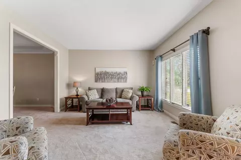 Living - 13191 Brandon Cir, Pickerington, OH 43147 photo 1 of 10