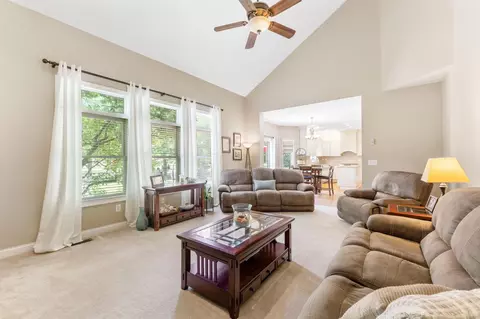 Living - 13191 Brandon Cir, Pickerington, OH 43147 photo 8 of 10