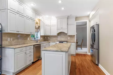 Kitchen - 13191 Brandon Cir, Pickerington, OH 43147 photo 2 of 7