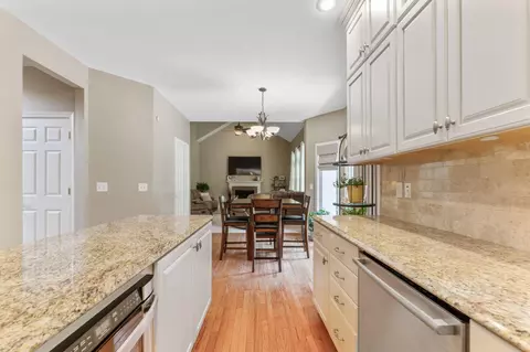 Kitchen - 13191 Brandon Cir, Pickerington, OH 43147 photo 5 of 7