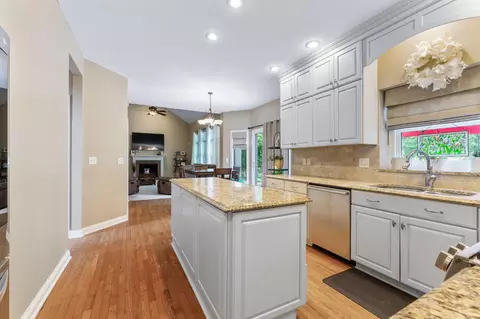 Kitchen - 13191 Brandon Cir, Pickerington, OH 43147 photo 1 of 7