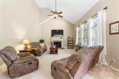 Living - 13191 Brandon Cir, Pickerington, OH 43147 photo 3 of 10