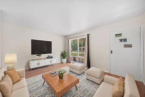 Living - 113 Sturgeon St, Springfield, OH 45506 photo 1 of 3