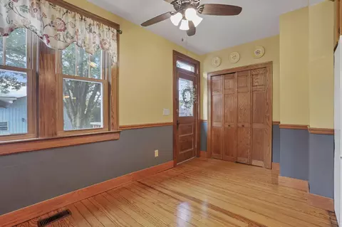 Entry Way - 206 E Fair Ave, Lancaster, OH 43130 photo 2 of 4
