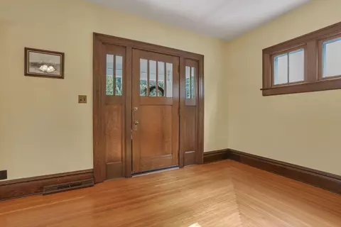 Entry Way - 206 E Fair Ave, Lancaster, OH 43130 photo 1 of 4